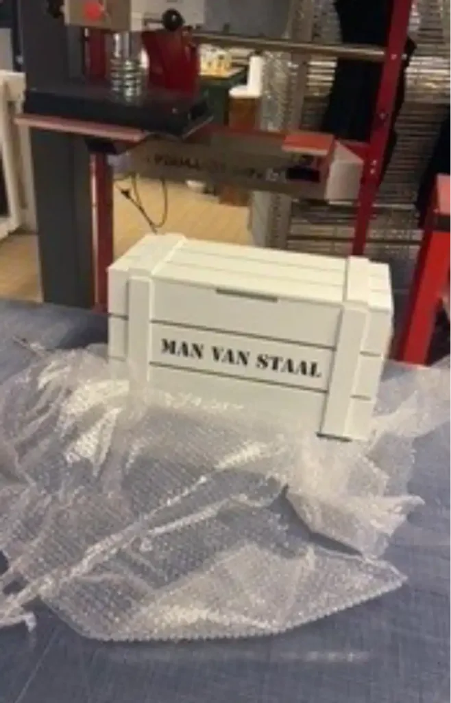 man van staal sticker